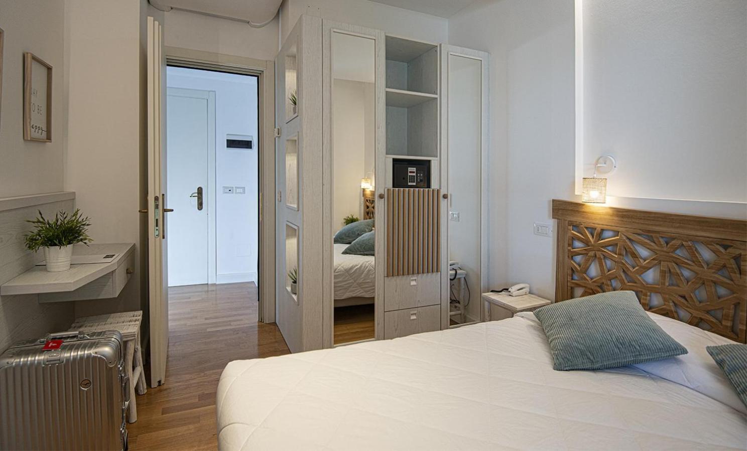 Suite Erica Lignano Hotel Линьяно-Саббьядоро Экстерьер фото