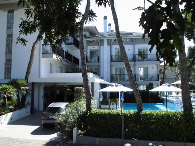 Suite Erica Lignano Hotel Линьяно-Саббьядоро Экстерьер фото