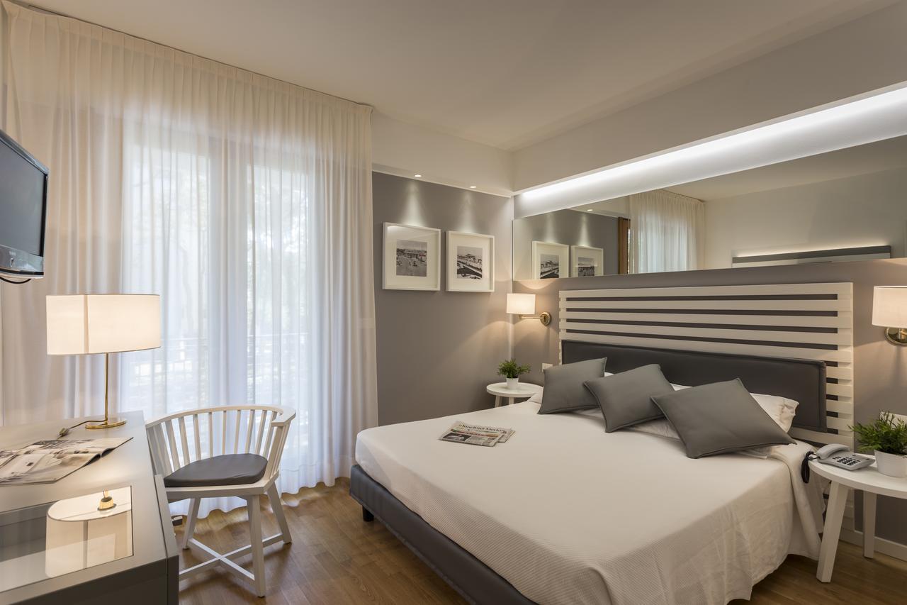 Suite Erica Lignano Hotel Линьяно-Саббьядоро Экстерьер фото