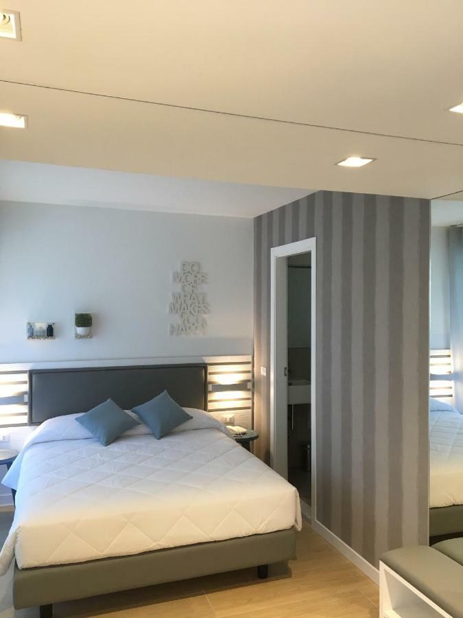 Suite Erica Lignano Hotel Линьяно-Саббьядоро Экстерьер фото