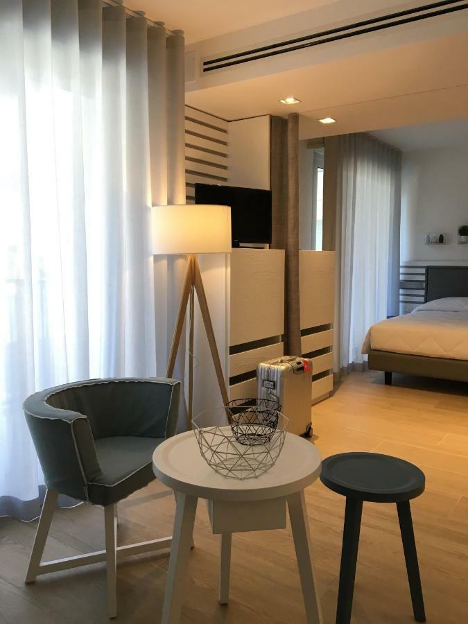 Suite Erica Lignano Hotel Линьяно-Саббьядоро Экстерьер фото